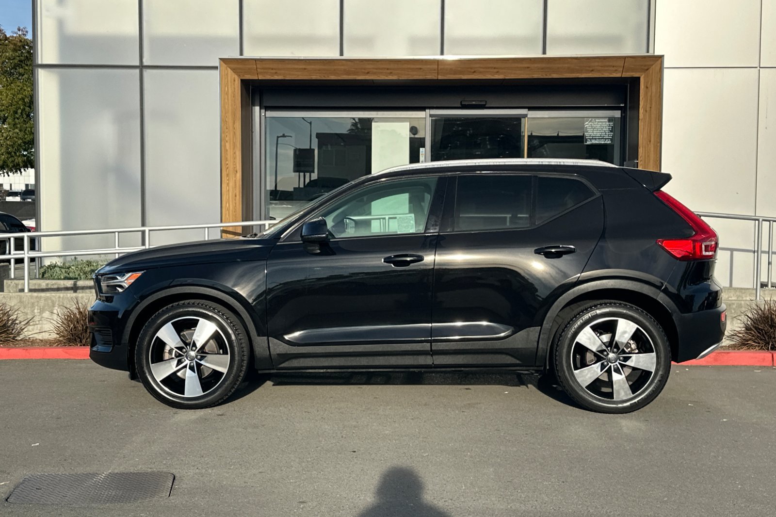 Used 2020 Volvo XC40 T5 Momentum AWD/4WD image 5