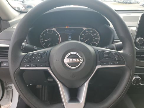 Used 2025 Nissan Altima 2.5 SV image 25