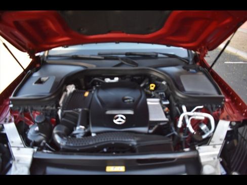 Used 2018 Mercedes-Benz GLC 300 4MATIC image 38