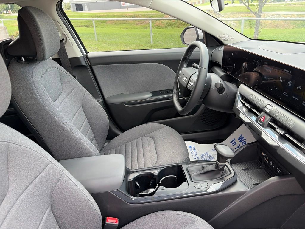 Used 2025 Kia K4 EX FWD image 31