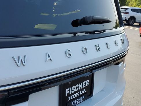 Used 2024 Jeep Wagoneer L Series II w/ Flexible Seating Group AWD/4WD image 6
