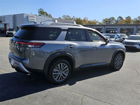 New 2025 Nissan Pathfinder SL w/ SL Premium Package image 13