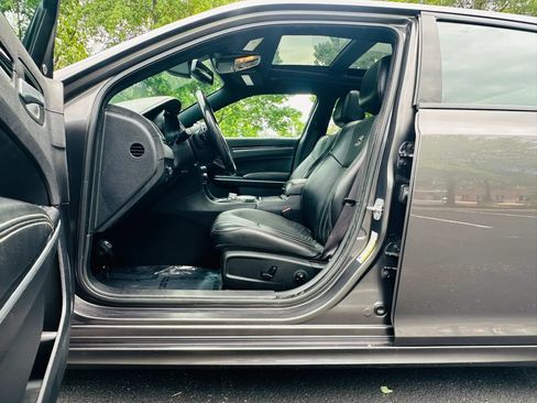 Used 2020 Chrysler 300 S RWD image 7