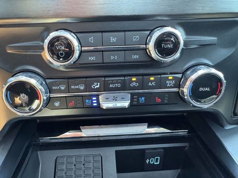 Used 2023 Ford F250 Lariat w/ Sport Appearance Package AWD/4WD image 12