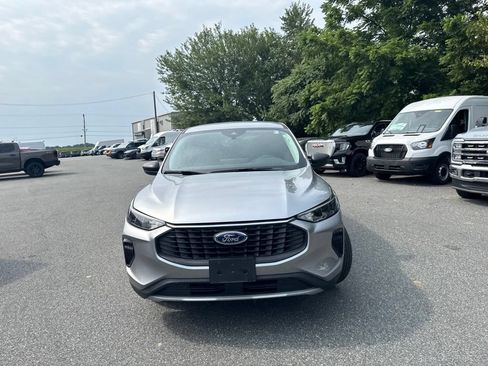 Used 2023 Ford Escape Active w/ Tech Pack #1 AWD/4WD image 2