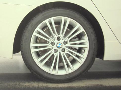 Used 2018 BMW 530i w/ Premium Package image 14