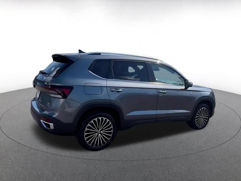 Used 2025 Volkswagen Taos SE FWD image 15