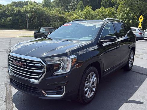Used 2024 GMC Terrain SLT AWD/4WD image 3