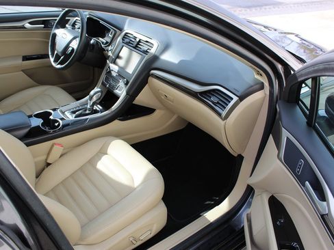 Used 2016 Ford Fusion SE w/ Equipment Group 202A image 12