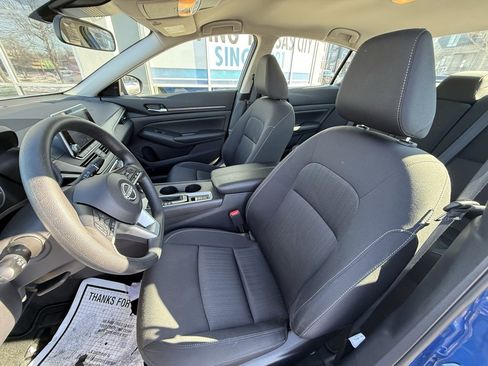 Used 2025 Nissan Altima 2.5 SV image 11