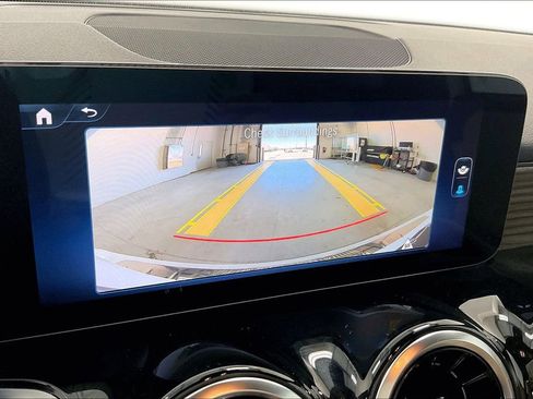 Used 2026 Mercedes-Benz GLB 250 image 25