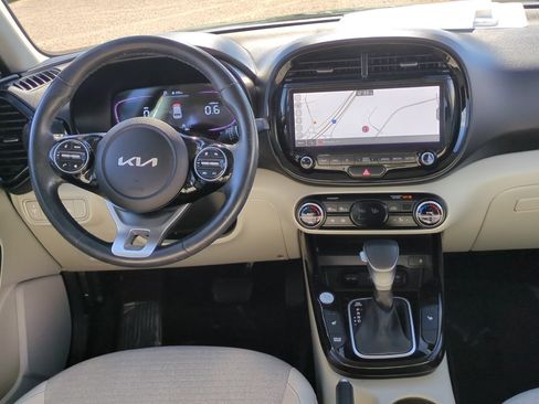 Used 2023 Kia Soul EX image 29