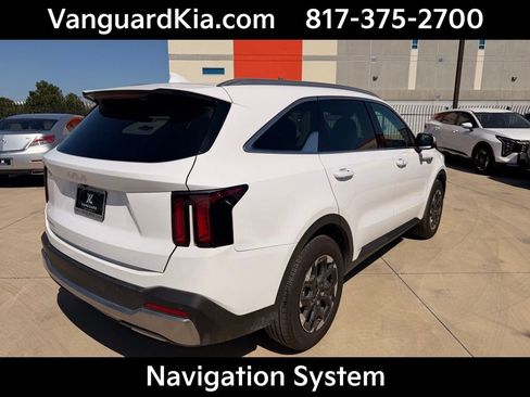 Used 2025 Kia Sorento S w/ Panoramic Sunroof Package FWD image 4