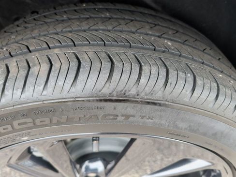 Certified 2025 Buick Envision Sport Touring image 11