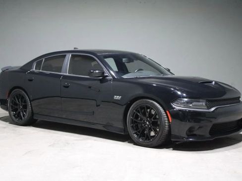 Used 2017 Dodge Charger R/T image 1