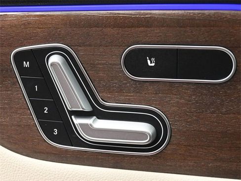 Used 2020 Mercedes-Benz GLB 250 w/ Premium Package image 33