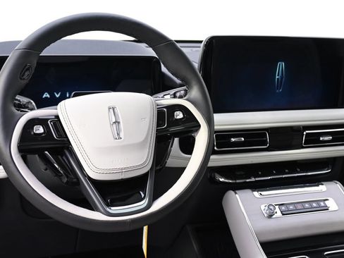New 2026 Lincoln Aviator Reserve AWD/4WD image 12
