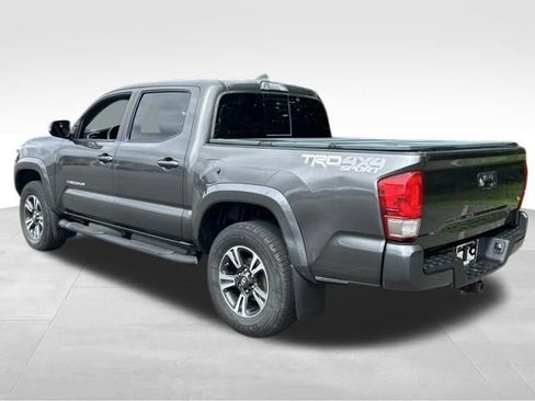 Used 2017 Toyota Tacoma TRD Sport w/ Tow Package (A/T) AWD/4WD image 4
