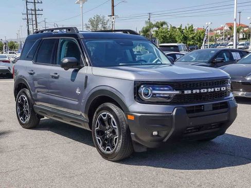 Used 2025 Ford Bronco Sport Outer Banks w/ Outer Banks Tech Package+ AWD/4WD image 3