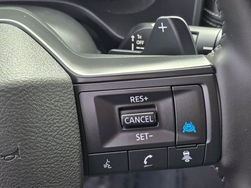 Used 2025 Nissan Rogue SV AWD/4WD image 18
