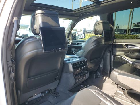 Used 2023 Jeep Wagoneer Series II image 16