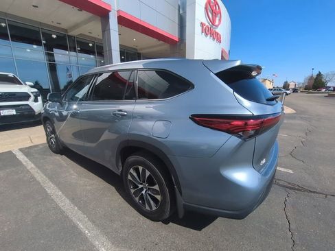 Used 2021 Toyota Highlander XLE AWD/4WD image 9