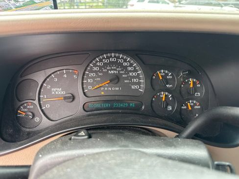 Used 2006 Chevrolet Silverado 2500 LT w/ Heavy-Duty Power Package RWD image 6
