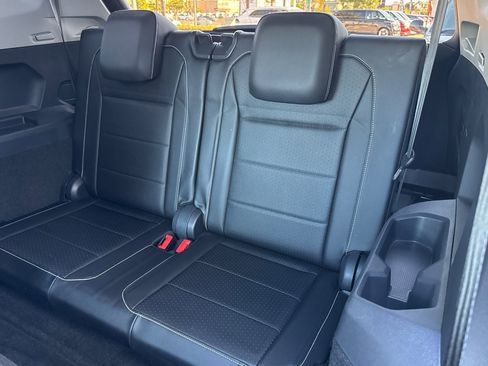 Used 2021 Volkswagen Tiguan SE image 15