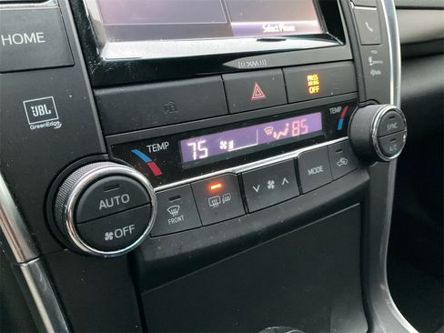 Used 2017 Toyota Camry XLE image 24