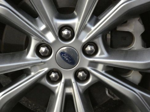 Used 2020 Ford Explorer XLT w/ Equipment Group 202A image 21