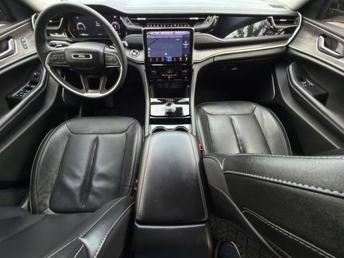 Used 2023 Jeep Grand Cherokee Limited w/ Black Appearance Package RWD image 11