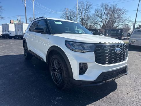 Used 2025 Ford Explorer ST-Line w/ Premium Package AWD/4WD image 4