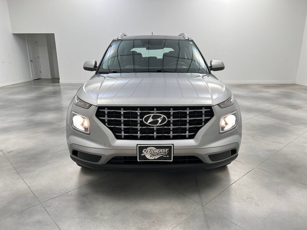 Used 2025 Hyundai Venue SEL FWD image 3