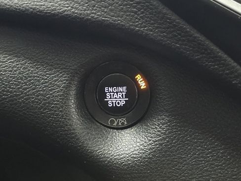 Used 2019 Jeep Cherokee Trailhawk w/ Cold Weather Group image 27