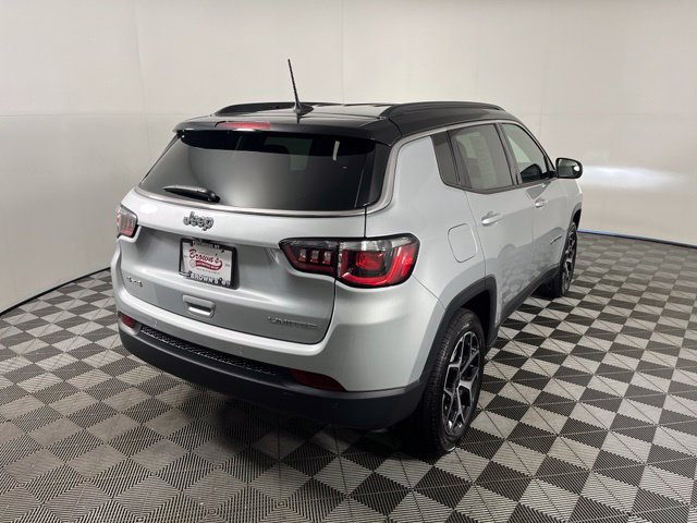 Used 2026 Jeep Compass Limited AWD/4WD image 7