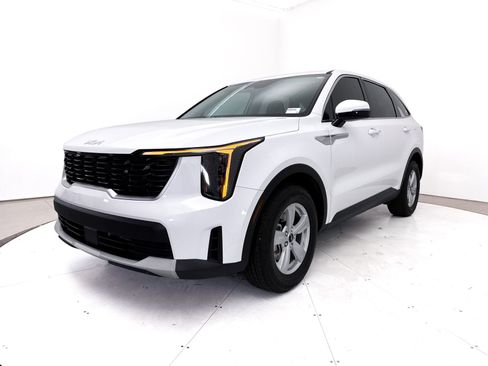 Used 2025 Kia Sorento LX FWD image 14