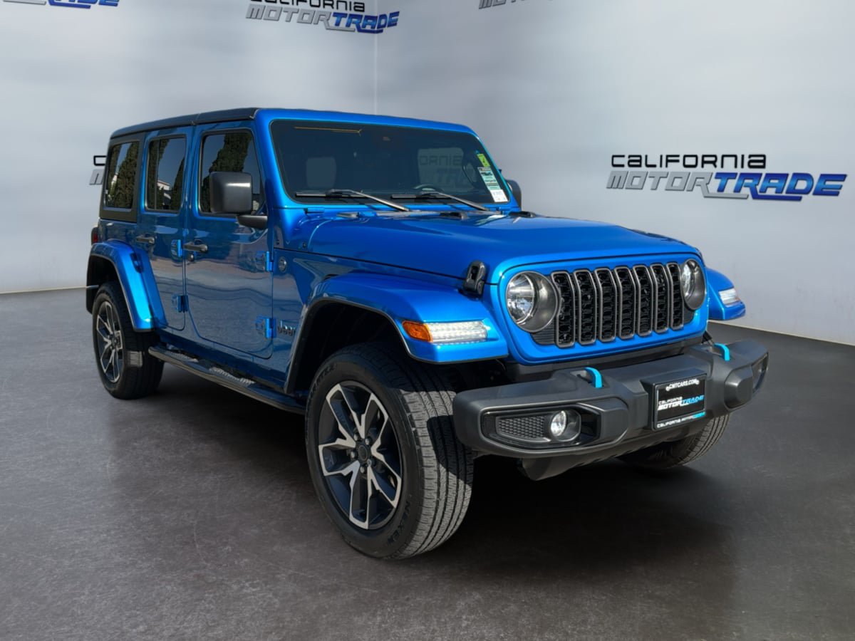 Used 2024 Jeep Wrangler Unlimited w/ Convenience Group AWD/4WD image 3