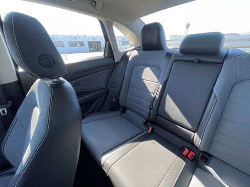 Used 2025 Volkswagen Jetta SE image 39