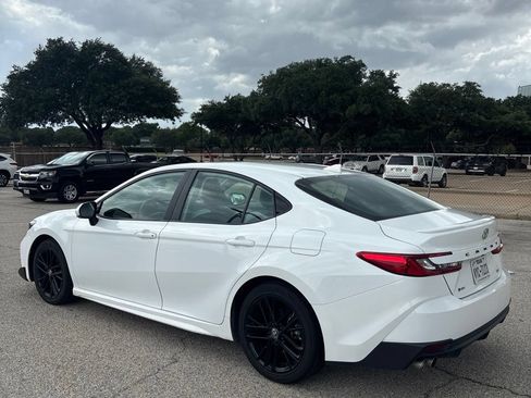 Used 2025 Toyota Camry SE FWD image 5