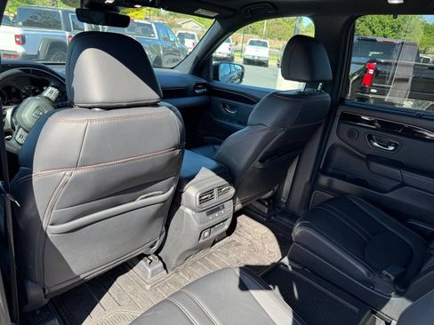 Used 2025 Honda Pilot TrailSport image 13