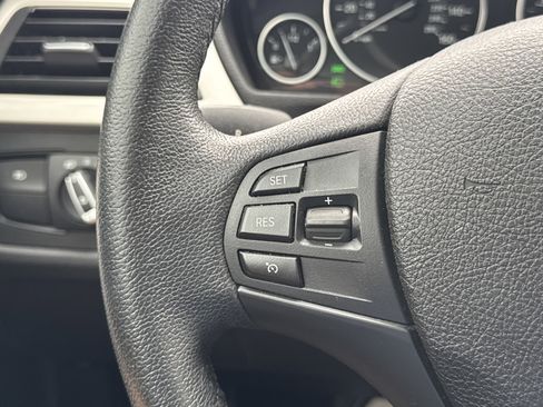 Used 2017 BMW 320i Sedan RWD image 12