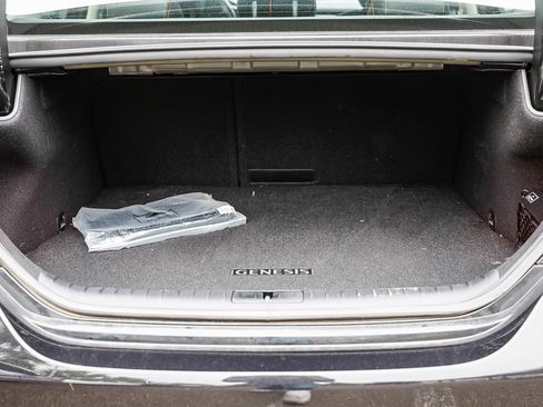 Used 2025 Genesis G70 2.5T image 25