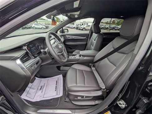 New 2025 Cadillac XT5 Luxury image 25