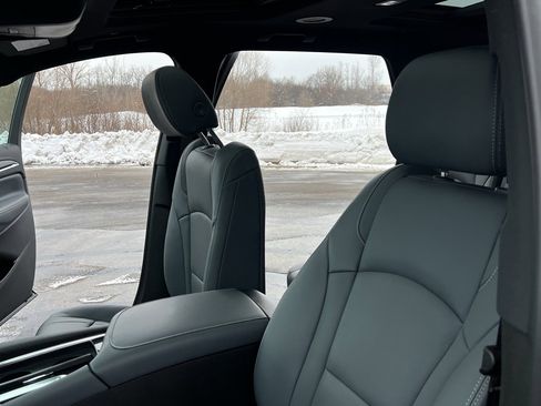 Used 2024 Buick Enclave Essence w/ Experience Buick Package image 18