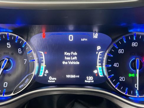 Used 2022 Chrysler Pacifica Touring-L FWD image 19