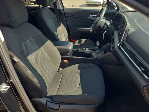 Used 2025 Kia Sportage LX image 29