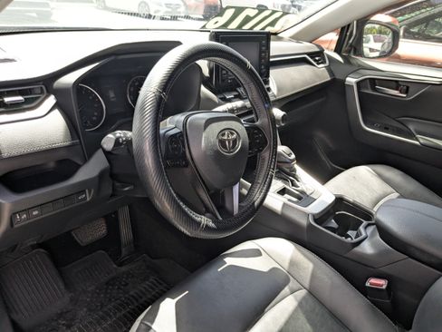 Used 2021 Toyota RAV4 XLE Premium FWD image 9