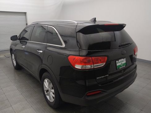 Used 2018 Kia Sorento FWD image 5