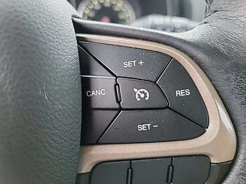Used 2016 Jeep Renegade Latitude w/ Cold Weather Group AWD/4WD image 21