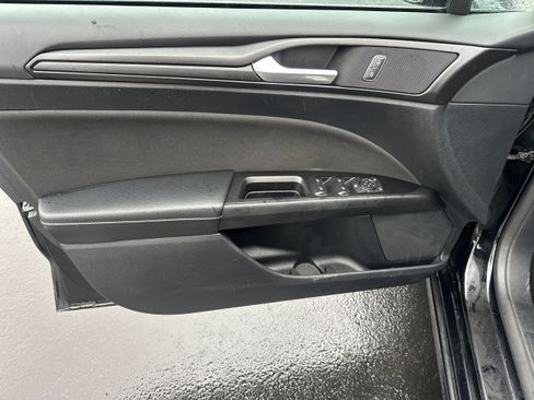 Used 2018 Ford Fusion SE image 21